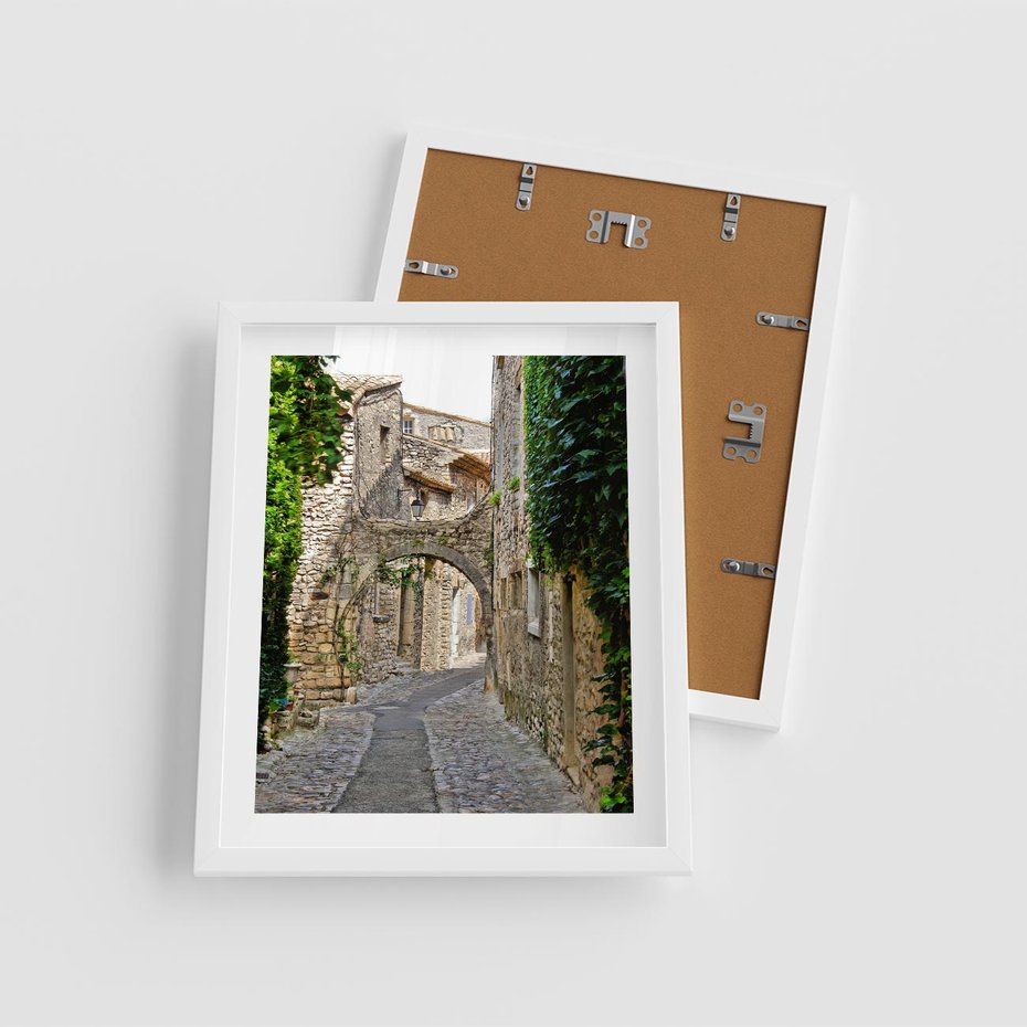 Plakat w ramie 40x50 - Urokliwa perspektywa uliczki - uliczka, perspektywa - rama biała