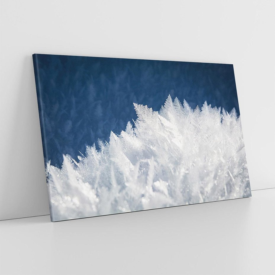 Obraz na płótnie 120x80 - Zimowa magia: Kryształki lodu - zima, kryształki
