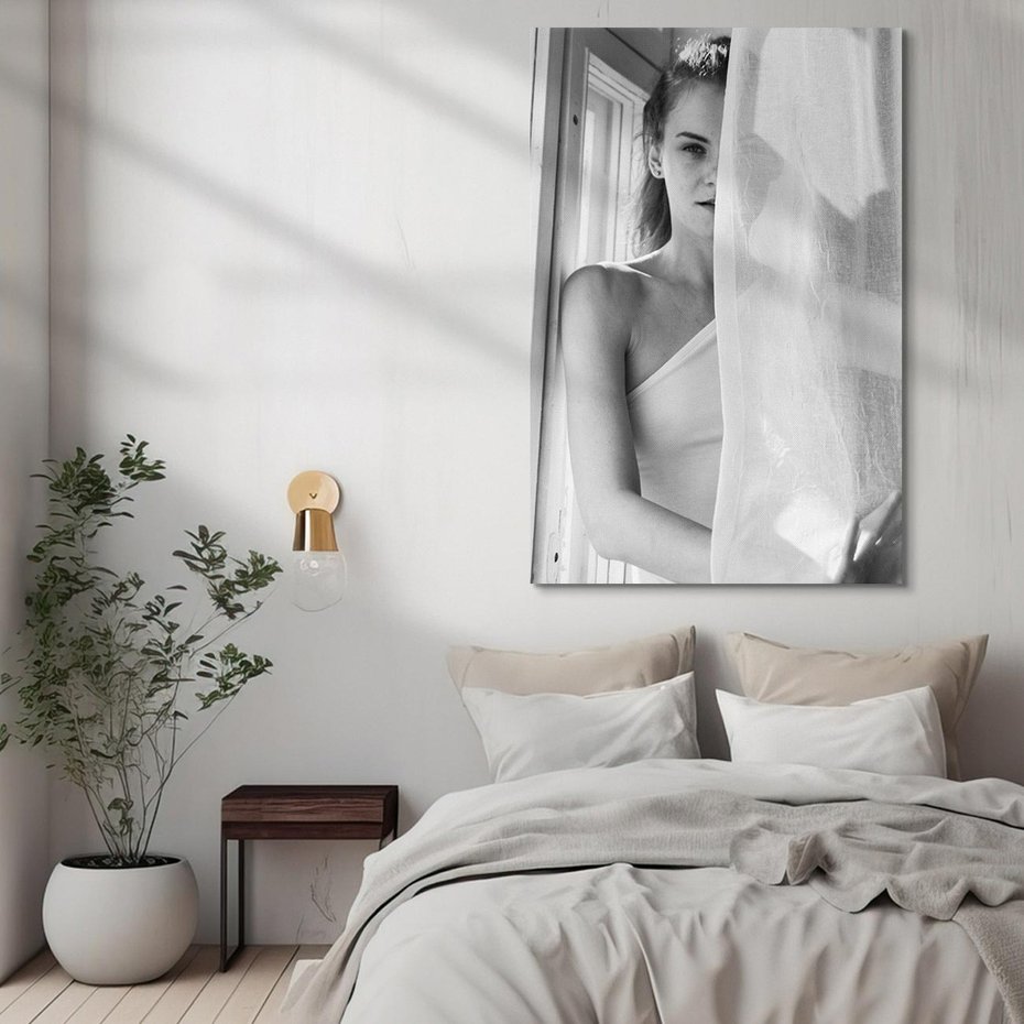 Obraz na płótnie 80x120 - Za Firanką - czarno białe zdjecie, piękny portret eterycznej kobiety