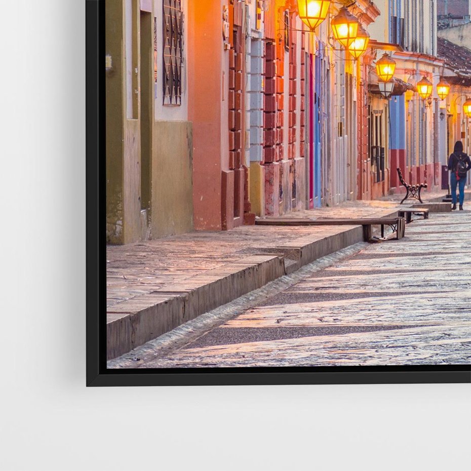 Obraz w ramie 50x50 - W stronę marzycielskich horyzontów - włoska uliczka, wieczór - rama czarna