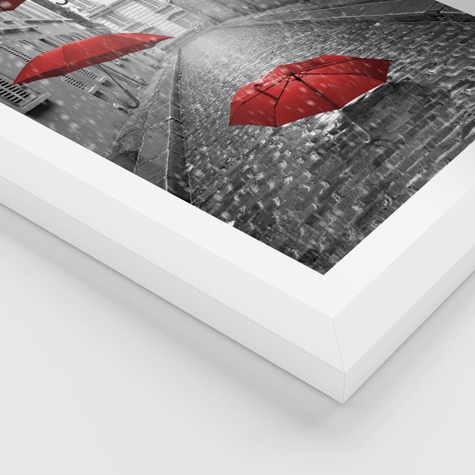 Plakat w ramie 30x40 - Parasole w malowniczej uliczce - parasole, uliczka - rama biała