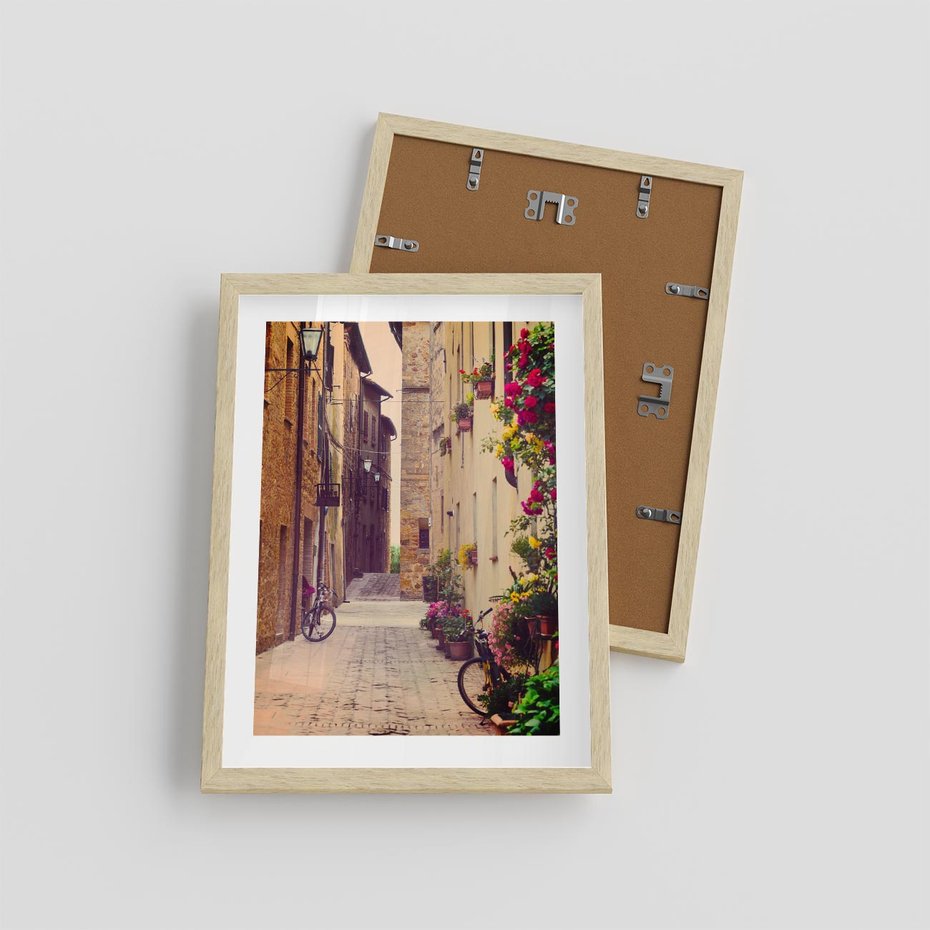 Plakat w ramie 30x40 - Rowerowa przygoda w uliczkach pełnych perspektywy - uliczka, perspektywa - rama drewno