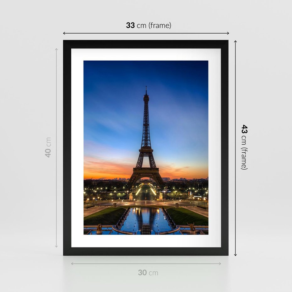 Plakat w ramie 30x40 - Wieża Eiffla w Innej Odsłonie - wieża, Eiffla - rama czarna