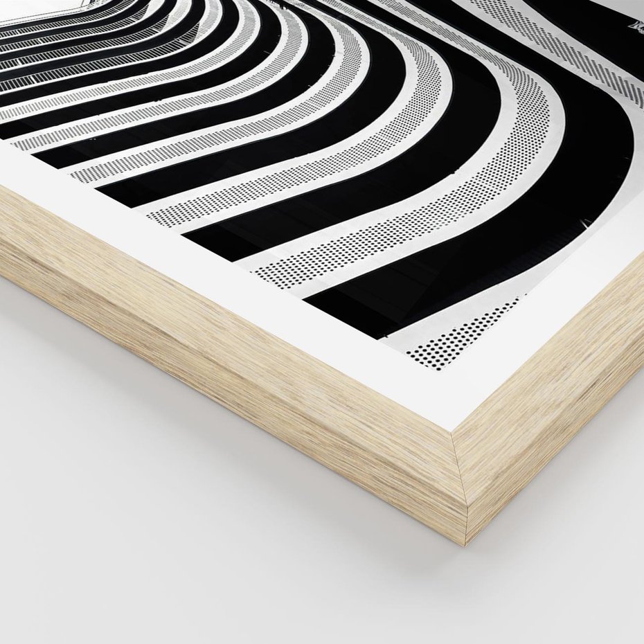 Plakat w ramie 30x40 - Nowoczesność w Monochromii - nowoczesna architektura, czarno białe zdjęcie - rama drewno