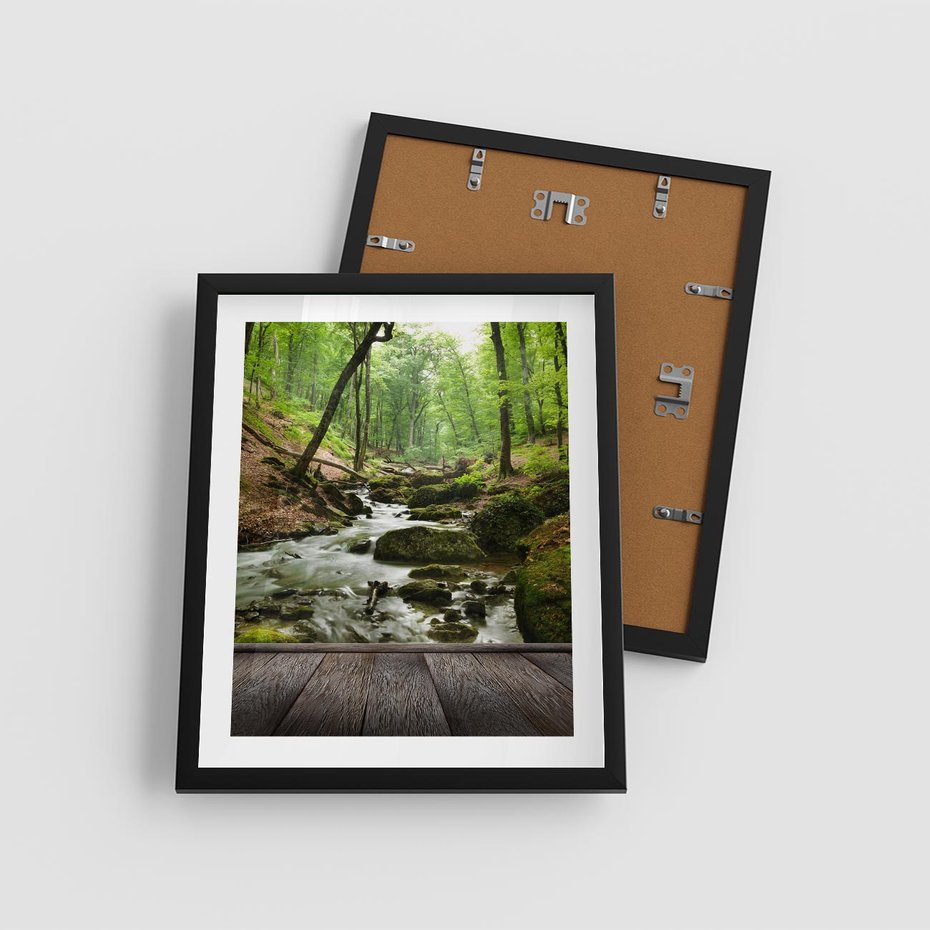 Plakat w ramie 40x50 - Strumyk w lesie - strumyk, w lesie - rama czarna