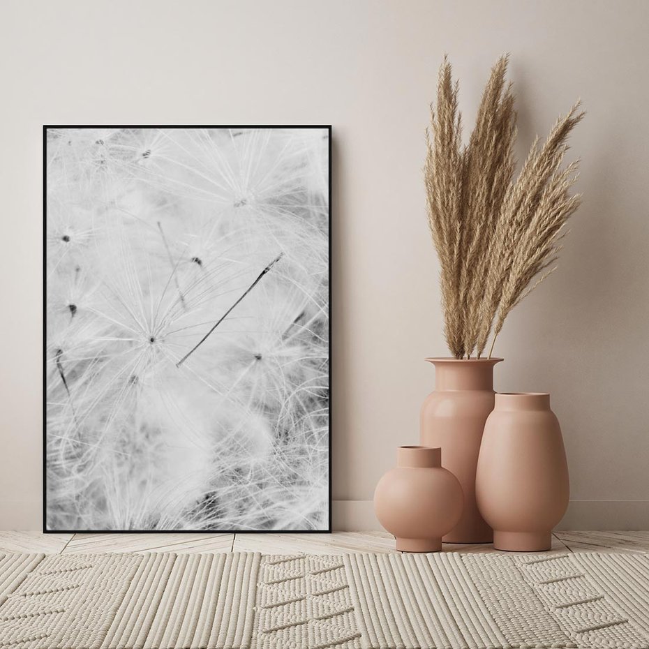 Obraz w ramie 70x100 - Zdmuchnięty Puch - dmuchawce, delikatne - rama czarna