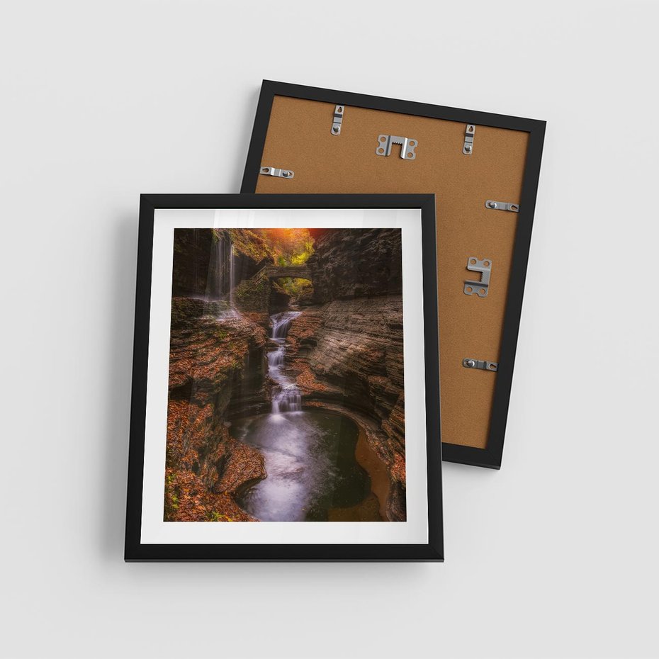 Plakat w ramie 40x50 - Barwna Harmonia - strumień, las - rama czarna