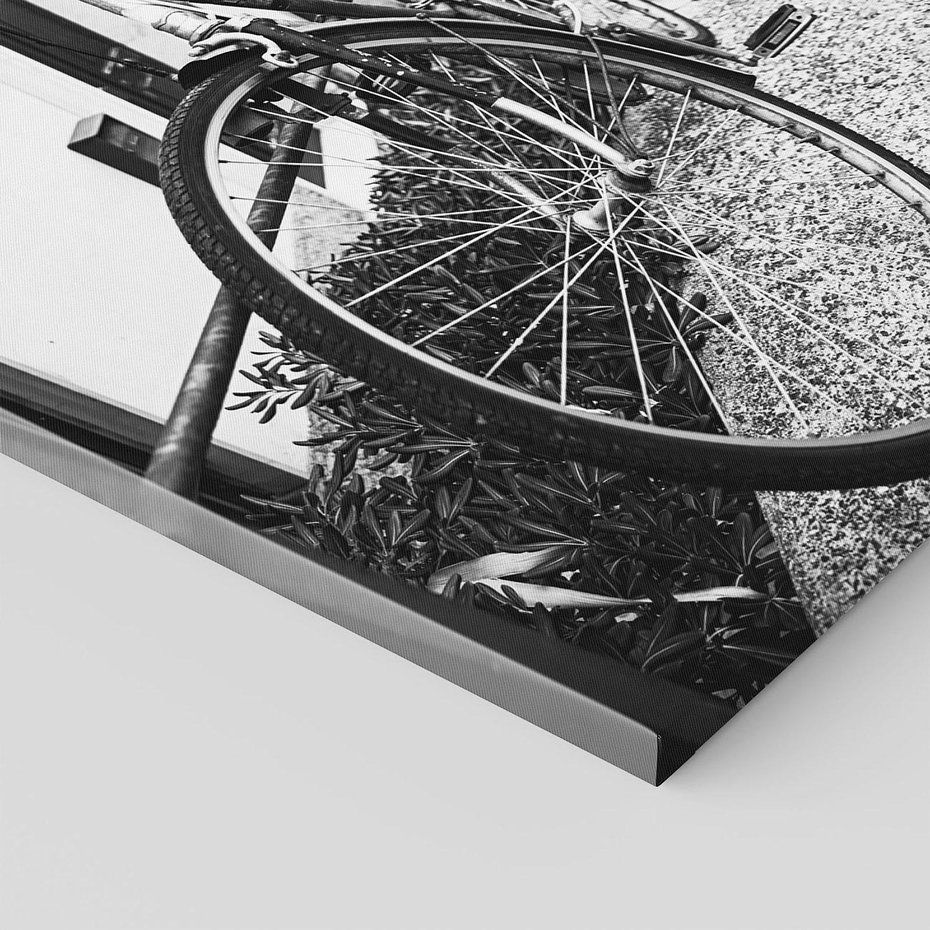 Obraz na płótnie 70x100 - Rower w Kontraście - rower, czarno