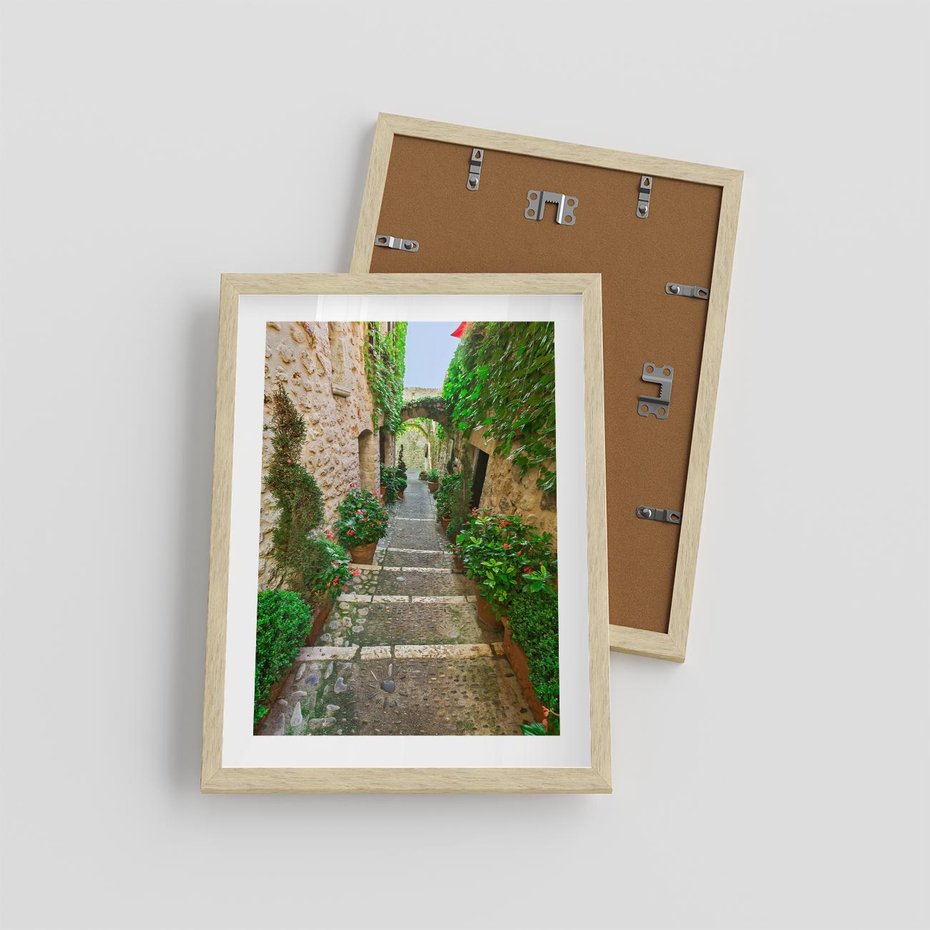 Plakat w ramie 30x40 - Magiczna podróż w głąb miasta - uliczka, perspektywa - rama drewno