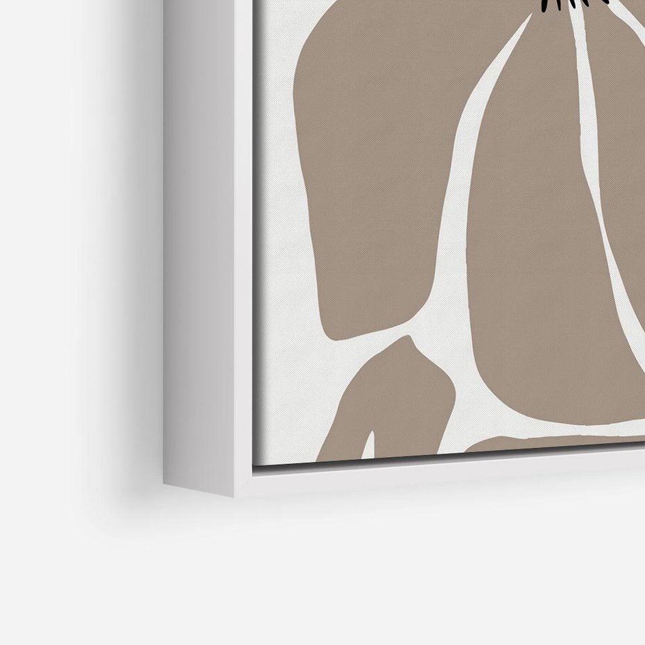 Obraz w ramie 50x50 - Złudne Zmysły - abstrakcyjny kwiat, beże i brązy - rama biała