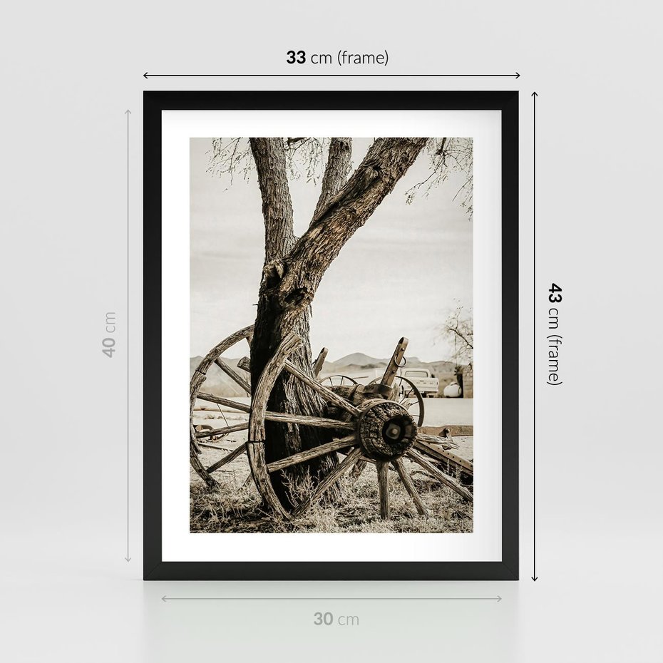 Plakat w ramie 30x40 - Rustykalna Tradycja - koło starego wozu, rustykalny styl - rama czarna