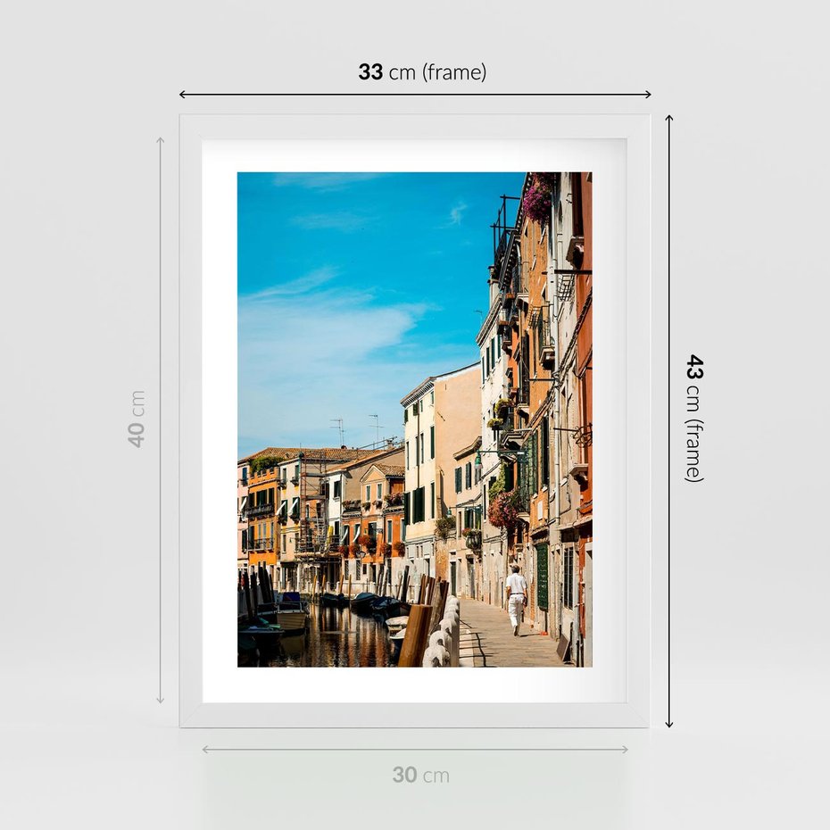 Plakat w ramie 30x40 - Magia Miejskiego Krajobrazu - uliczka, perspektywa - rama biała