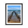 Plakat w ramie 40x50 - Falochron na brzegu morza - falochron, morze - rama czarna