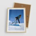 Plakat w ramie 50x70 - Snowboard na zimowych zboczach - snowboard, zima - rama drewno