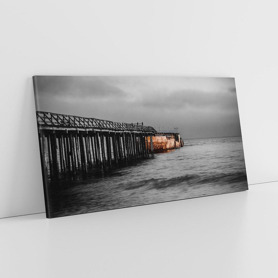 Obraz na płótnie 100x50 - Molo i wrak statku na plaży - molo, wrak