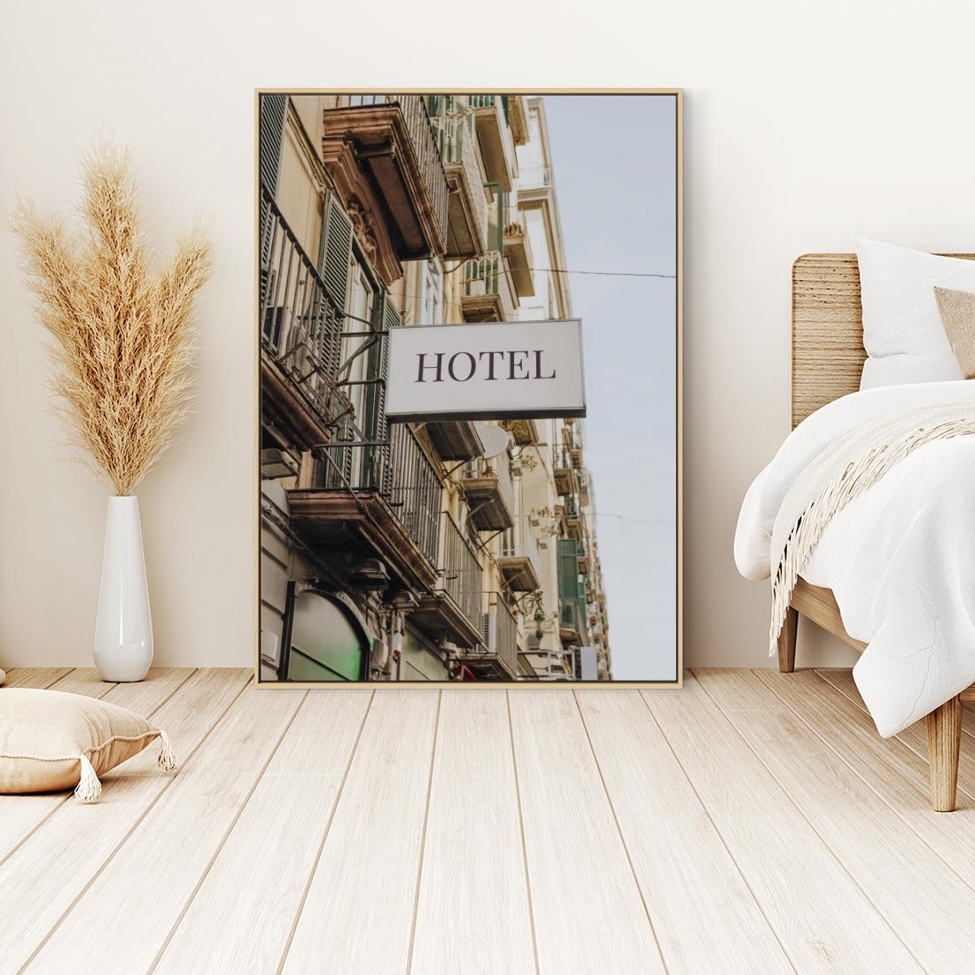 Obraz w ramie 50x70 - Magiczne Spacery - hotel, uliczka - rama drewno