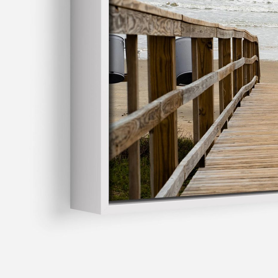 Obraz w ramie 50x50 - Morze i drewniany pomost - morze, pomost - rama biała
