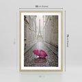 Plakat w ramie 50x70 - Francuska elegancja pod parasolem - Francja, parasol - rama drewno