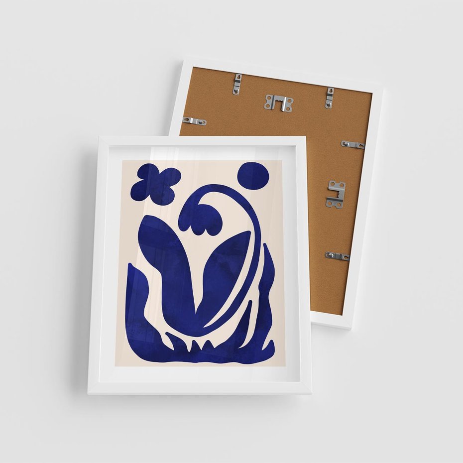 Plakat w ramie 40x50 - Bezgraniczne Echa Serca - abstrakcyjny obraz plakat, dziwne niebieskie kształty przypominają kwiat - rama biała