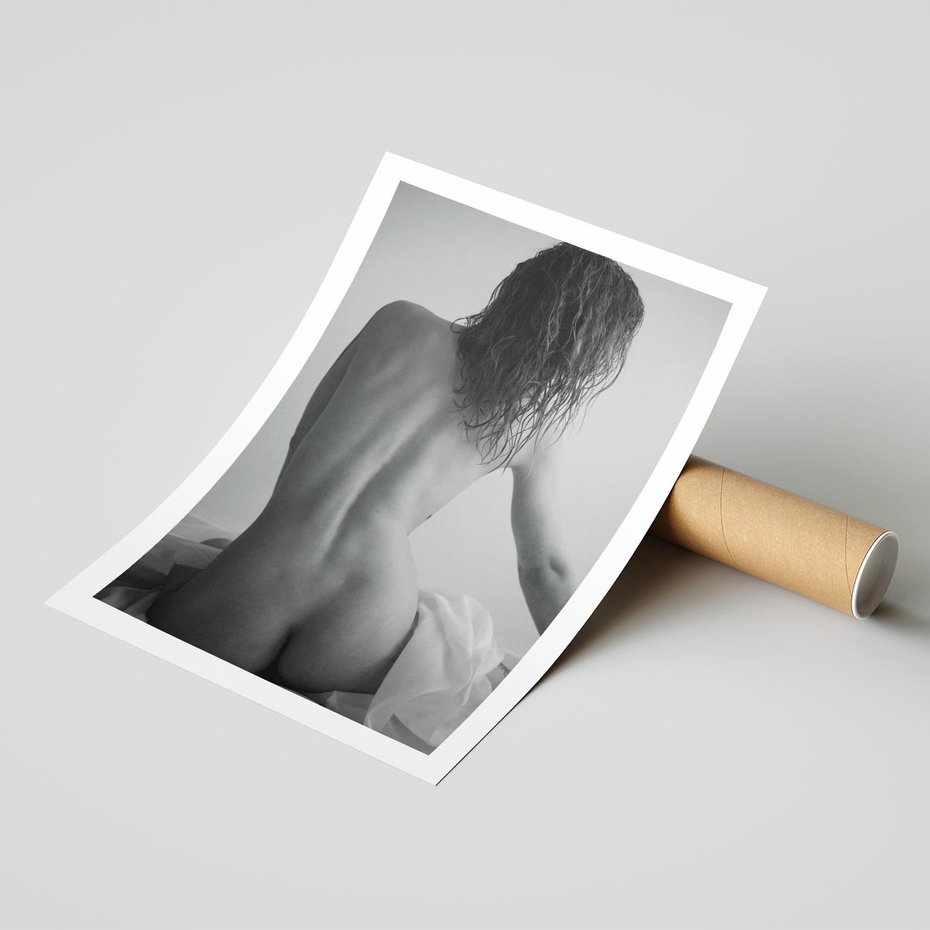 Plakat bez ramy 21x30 - Piękno o Poranku - czarno biała fotografia, akt kobiecy