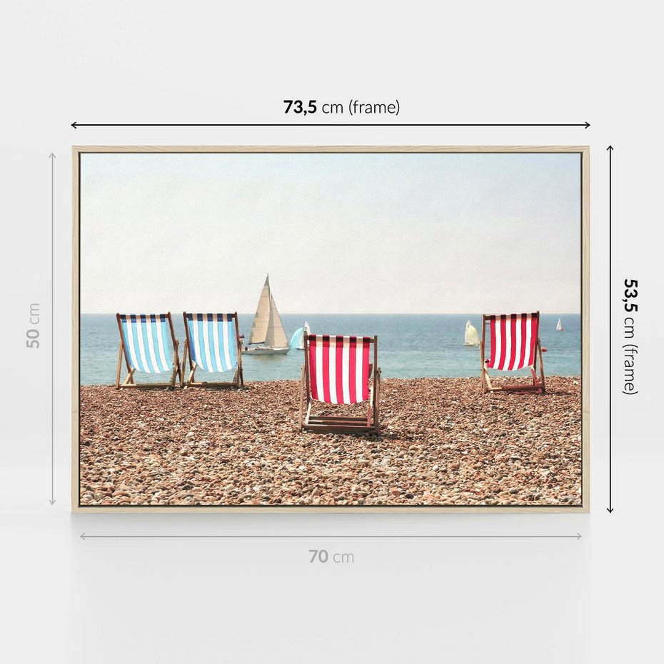 Obraz w ramie 70x50 - Letnia retro bajka - fotografia, pasiaste leżaki - rama drewno