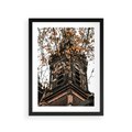 Plakat w ramie 30x40 - Jesienna Wieża w Liściach - architektura, wieża - rama czarna