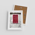 Plakat w ramie 30x40 - Okno z Czerwonymi Okiennicami - stare okno, kamienica - rama biała