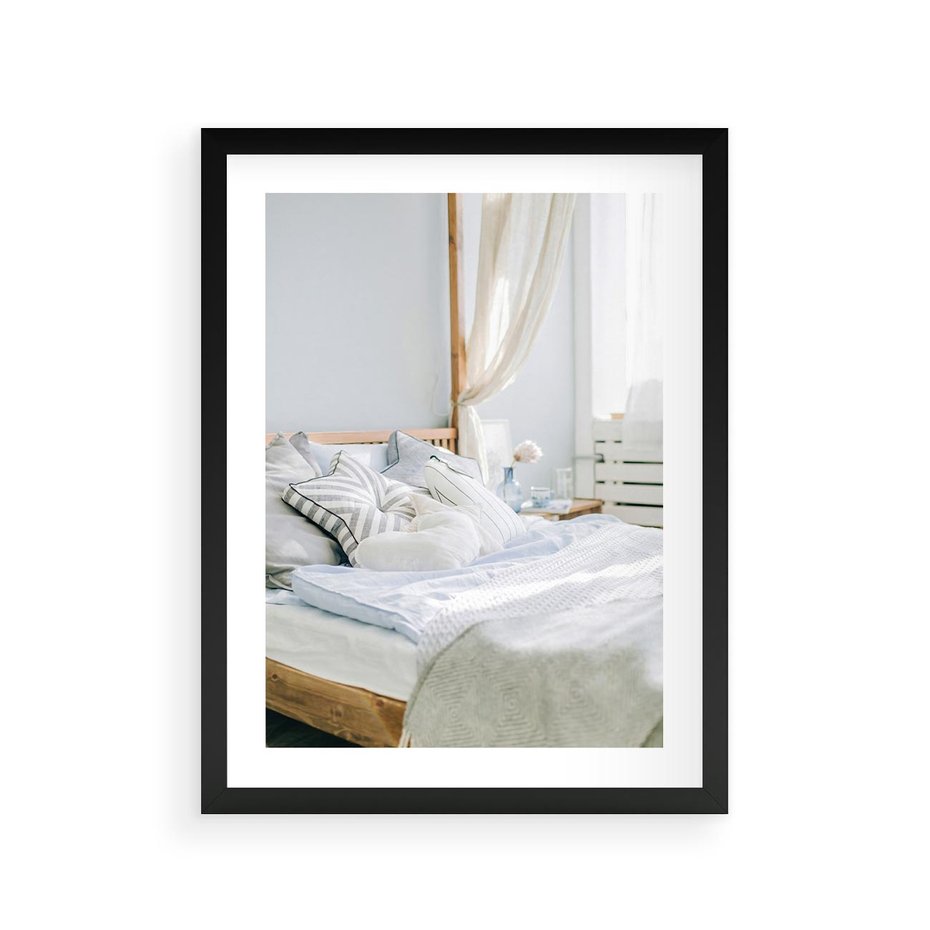 Plakat w ramie 30x40 - Relaks w Sypialni: Jasne Kolory - zdjęcie sypialni, łóżko - rama czarna