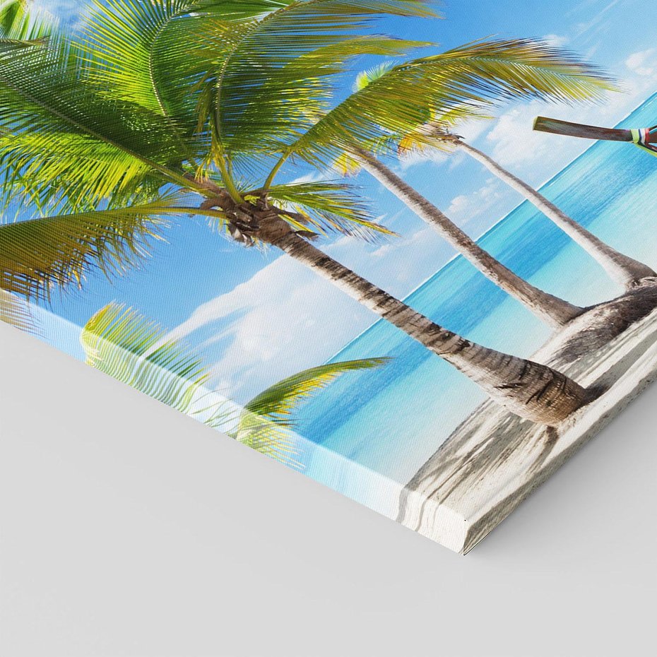 Obraz na płótnie 70x50 - Sielska plaża z łodzią na morzu - plaża, morze