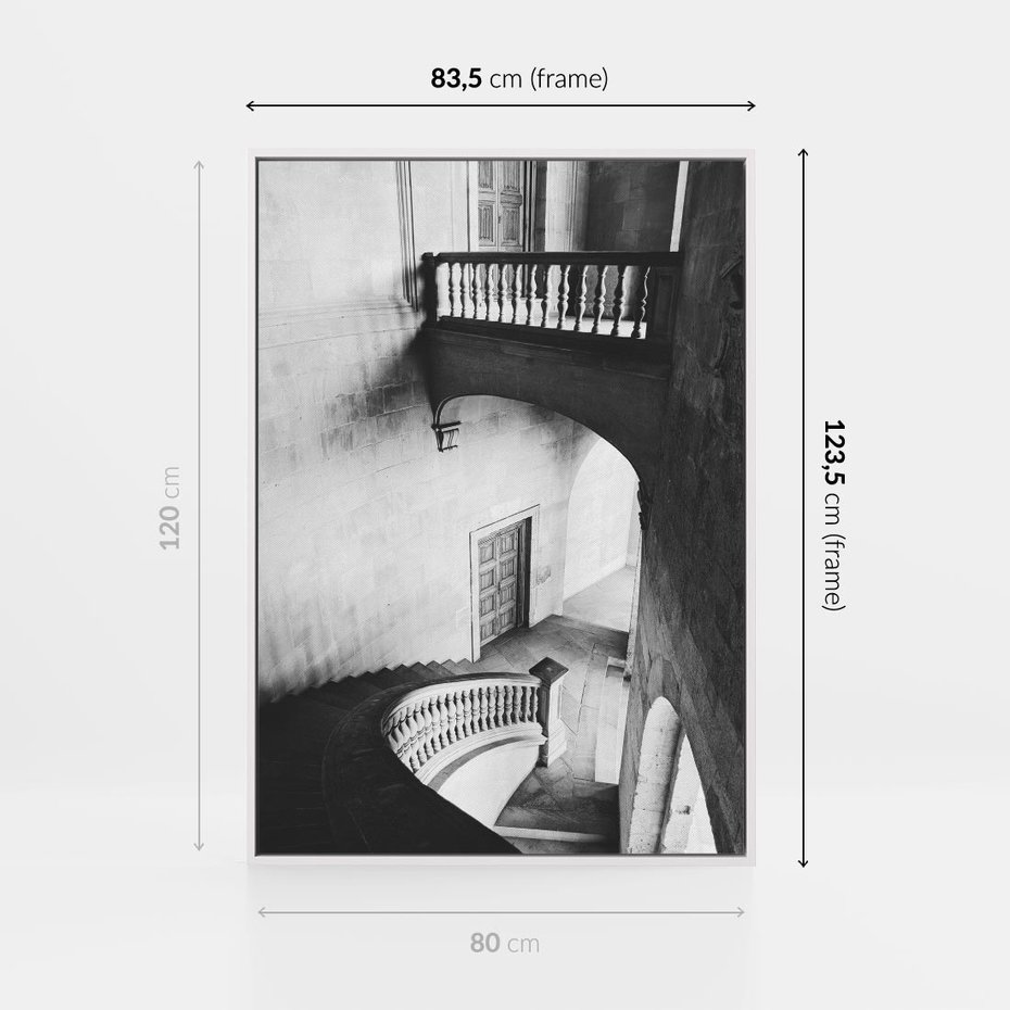 Obraz w ramie 80x120 - Po Schodach w Dół - czarno białą fotgrafia, zakręcone schody w starek kamienicy - rama biała