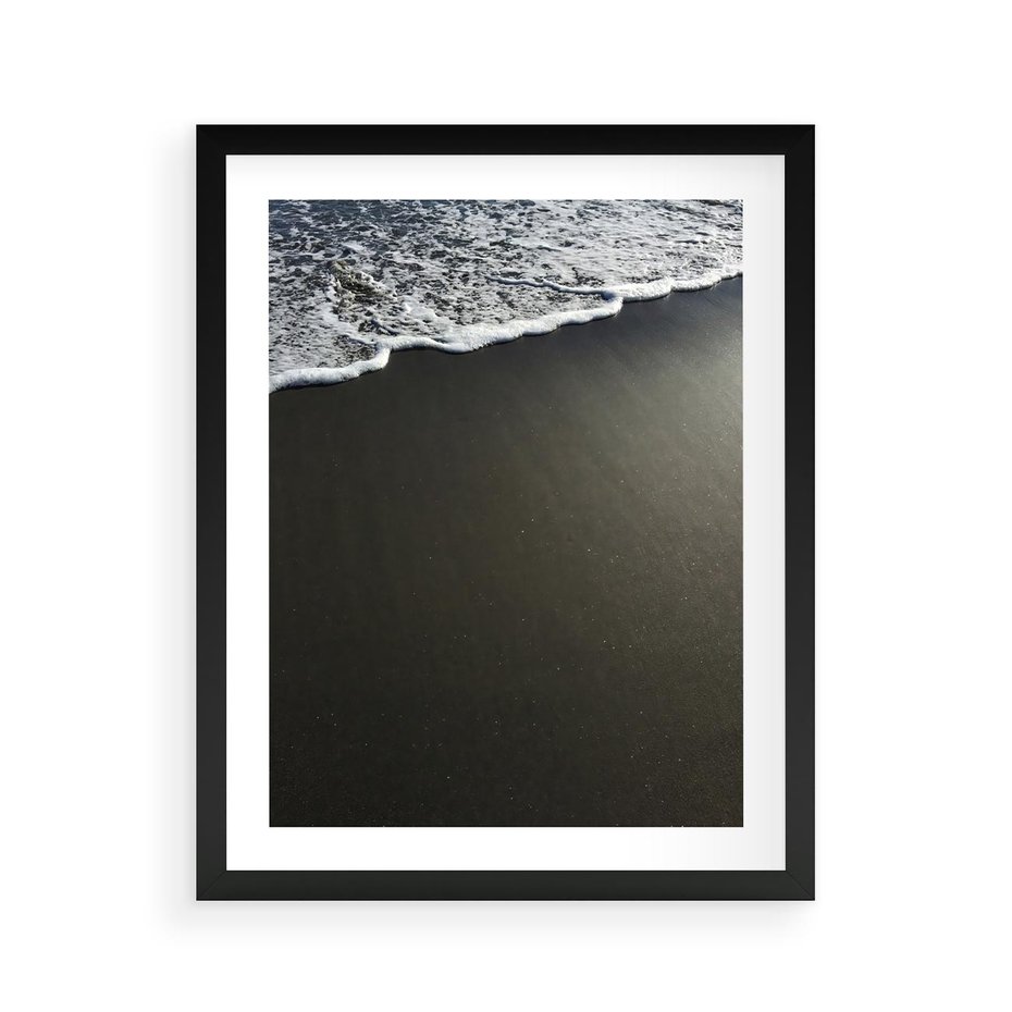 Plakat w ramie 40x50 - Morskie Fale na Plaży - plaża, morskie fale omywają piasek - rama czarna