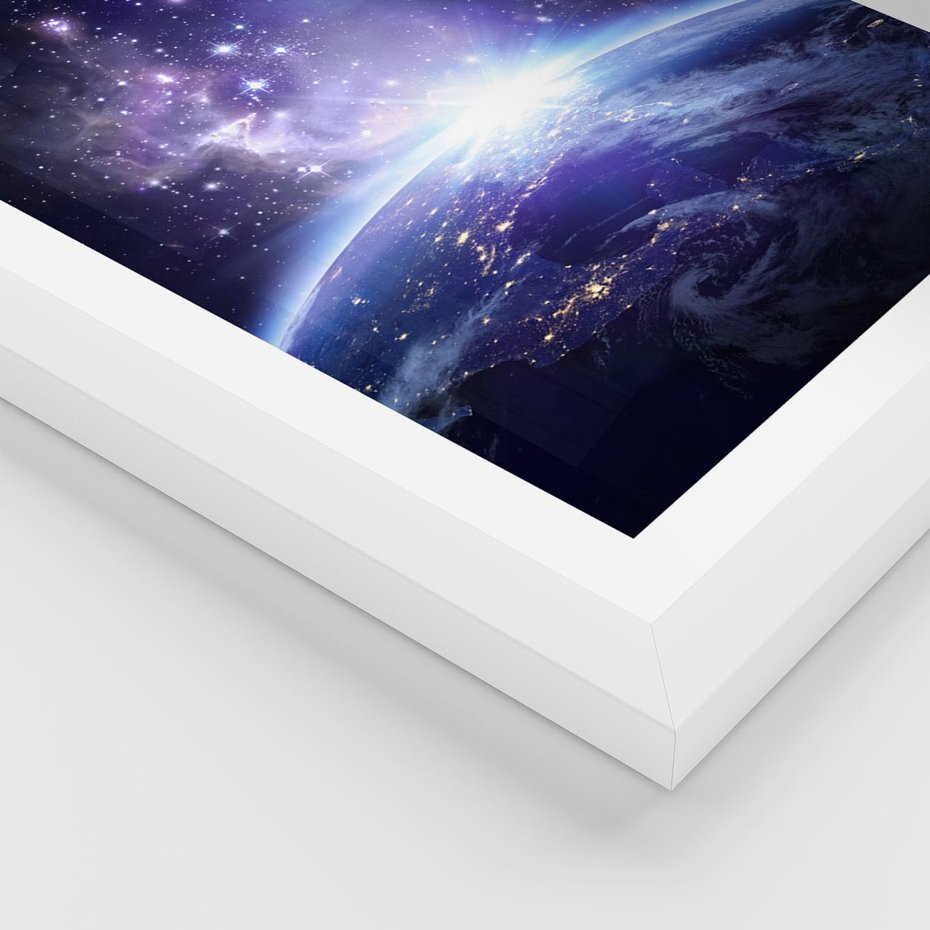 Plakat w ramie 50x70 - Podróż w kosmiczną przestrzeń - kosmos, ziemia - rama biała