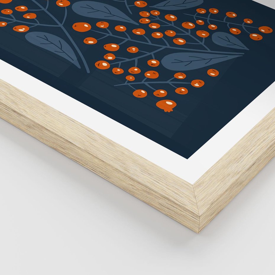 Plakat w ramie 40x50 - Symfonia liści i owoców - granatowe tło, pomarańczowe owoce jarzębiny - rama drewno