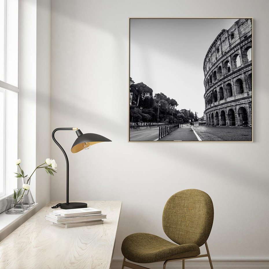 Obraz w ramie 80x80 - Echa Historii - czarno biała fotografia, koloseum - rama drewno