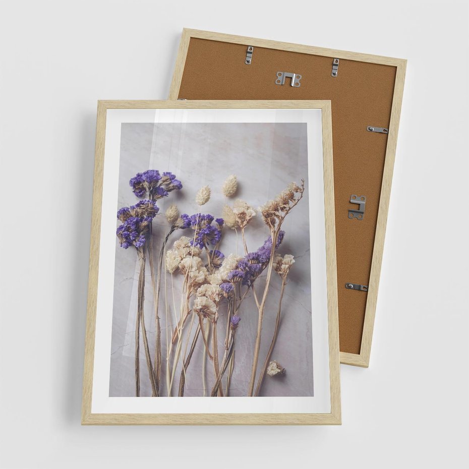 Plakat w ramie 50x70 - Błękitno-Biała Harmonia - suszone kwiaty, błekitne - rama drewno