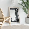Plakat w ramie 50x70 - Monochromatyczna Sceneria Wieżowców - architektura, wieżowce - rama drewno
