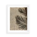 Plakat w ramie 40x50 - Plażowa Idylla - palma, cień na piasku - rama biała