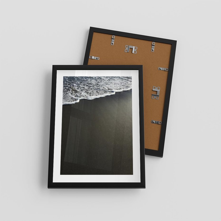 Plakat w ramie 30x40 - Morskie Fale na Plaży - plaża, morskie fale omywają piasek - rama czarna