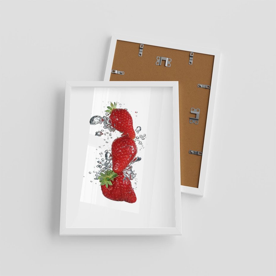 Plakat w ramie 30x40 - Aromatyczne truskawki w pełnym rozkwicie - truskawki, owoce - rama biała