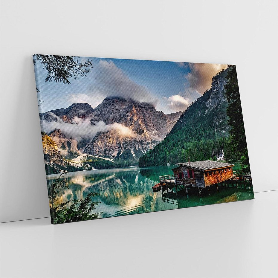 Obraz na płótnie 70x50 - Górska idylla: Domek nad strumykiem - góry, domek