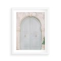 Plakat w ramie 40x50 - Błękitne Drzwi Kamienicy: Urok Historii - stare piękne drzwi do kamienicy, błękitne drzwi - rama biała