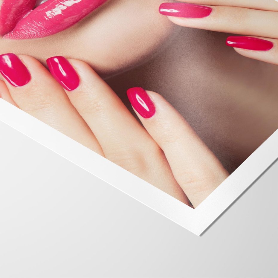 Plakat bez ramy 40x50 - Wyrażenie Piękna - paznokcie, usta