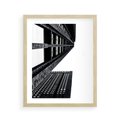 Plakat w ramie 40x50 - Geometryczna Asymetria - architektura, czarno białe zdjęcie - rama drewno