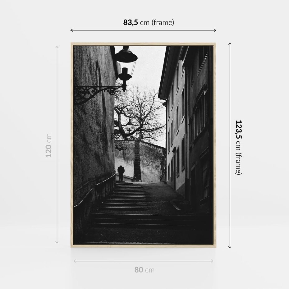 Obraz w ramie 80x120 - Ukryta Uliczka - czarno białe zdjęcie, schody - rama drewno