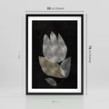 Plakat w ramie 50x70 - Nocne Uniesienia - abstrakcyjny kwiat, mroczna atmosfera - rama czarna