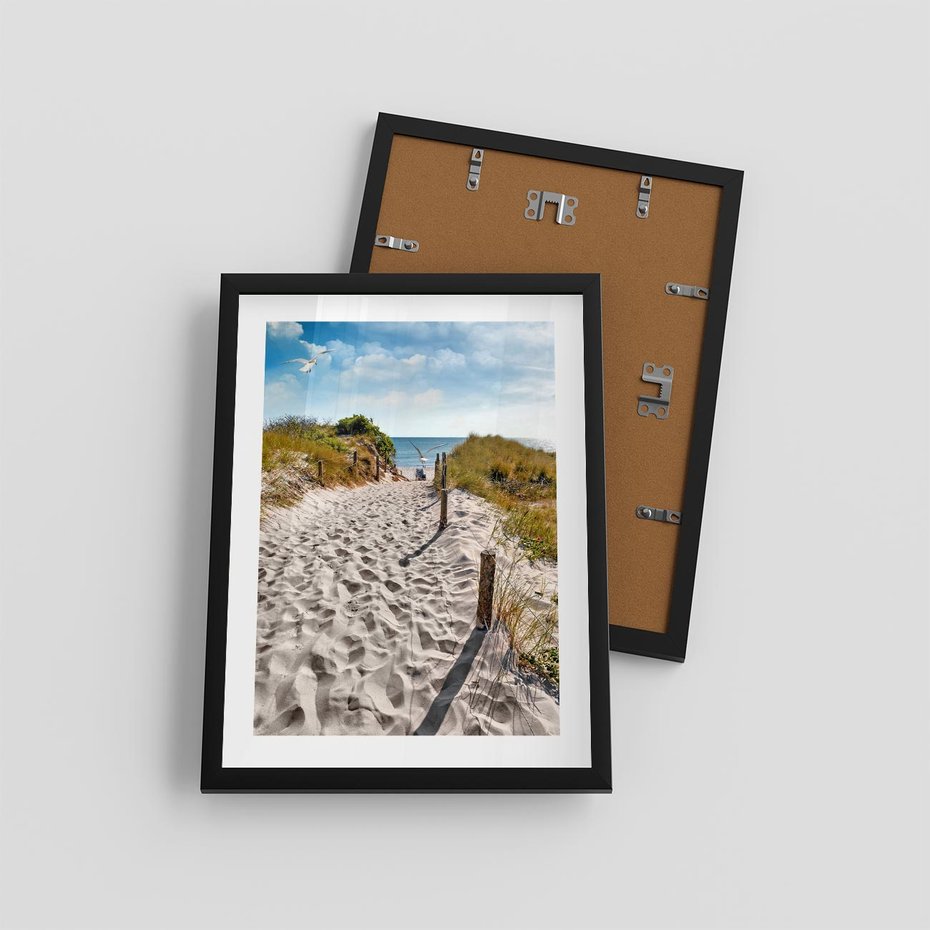 Plakat w ramie 30x40 - Mewy nad Morzem - plaża, mewy - rama czarna