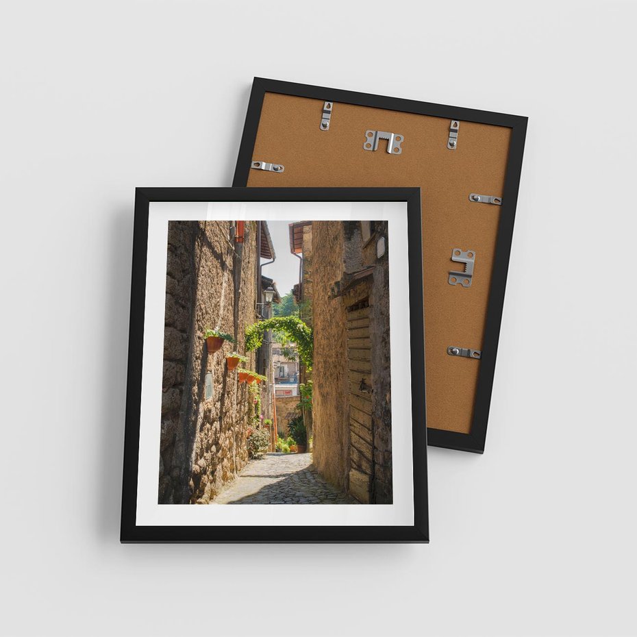 Plakat w ramie 40x50 - Włoska uliczka w perspektywie - Włochy, uliczka - rama czarna