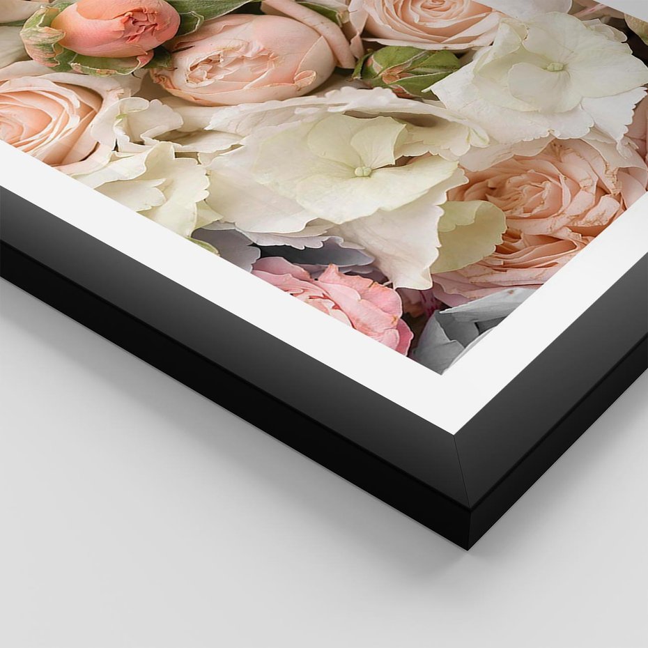 Plakat w ramie 30x40 - Kwiatowy Rarytas: Róże w Herbacianym Zbliżeniu - kwiaty, herbaciane - rama czarna