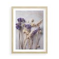 Plakat w ramie 50x70 - Błękitno-Biała Harmonia - suszone kwiaty, błekitne - rama drewno