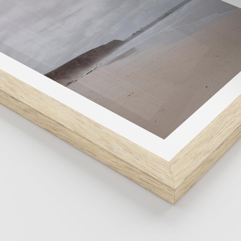 Plakat w ramie 50x70 - Mglista plaża - plaża, mgła - rama drewno